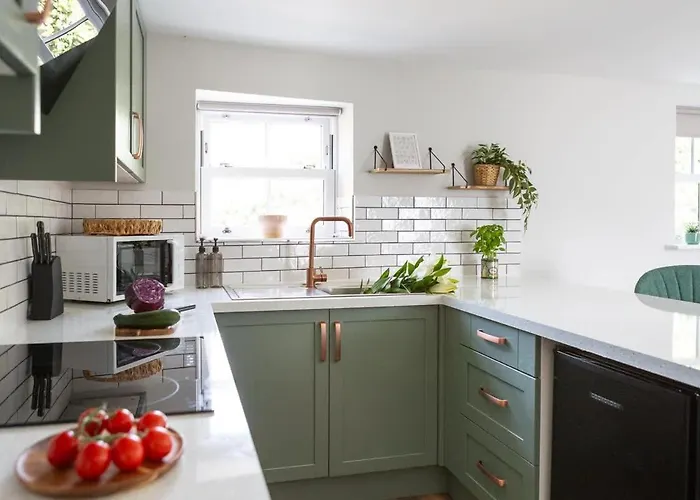 Ivy Mews Barn In Village Sleeps 2 *