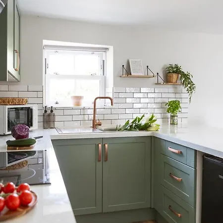 Ivy Mews Barn In Village Sleeps 2 *